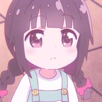 女子徒手给月子里宝宝打耳洞